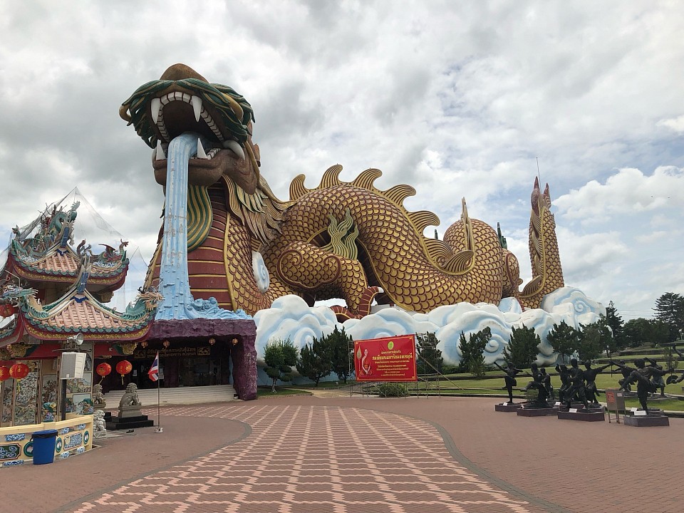 มังกรสวรรค์ ศาลหลักเมือง จ.สุพรรณบุรี